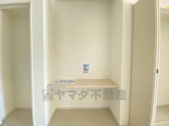 リビングにはスタディーコーナー付き。キッチンからお子様のお勉強にも目が届きます。勉強やその他の作業もはかどりそうですね。