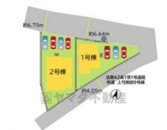 2号棟。カースペースは3台。 並列駐車でスムーズにお停めできます＾＾ 前面道路は南東側4.05、北西側6.64ｍ。