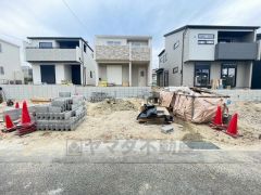 駐車スペースはゆとりある3台分を確保。マイカー用に、お客さま用に、余裕を持ってご利用いただけます。