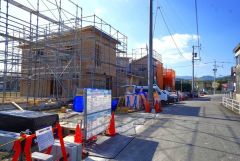 前面道路は北側公道約6.2ｍ。幅広く交通量も少ない為安心して離合できます＾＾