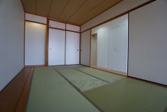 リビングに隣接する和室。