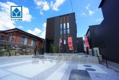 敷地面積約54坪。イオン穂波ショッピングセンターまで車で約6分。（1.9ｋｍ）ショッピングを楽しめます。コンビニ・スーパーまで徒歩6分圏内。