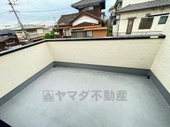 お洗濯物を干すスペースとしても十分な広さがあります。  お天気の良い日はお洗濯物がよく乾きそうな日当たり良好のバルコニーです＾＾