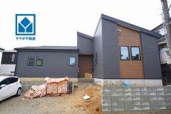 設備仕様も充実した新築戸建です。 快適でゆとりのある生活空間で新生活を始めましょう^^一戸建ての多いエリア。落ち着いた雰囲気で快適な生活を送れます。