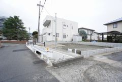 前面道路は車の通り抜けができないので、小さな子供も安心して遊ばせることができます＾＾