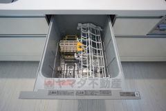 家事の時間が短縮できる食器洗浄乾燥機付。後片付けもラクラクです。