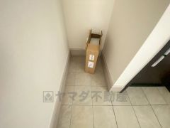 湯量・湯温の設定、そして保温までワンタッチのフルオートバス。便利な追い炊き機能付きです。
