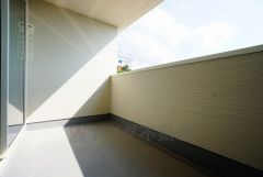 同仕様写真。広々としたバルコニー。 天気のいい日にはお布団もまとめて干せそうですね＾＾ 陽当たり、風通し良好です＾＾