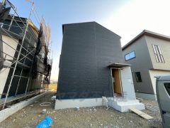 カースペース並列2台＾＾ご夫婦で1台ずつ所有出来ます。