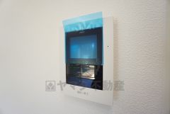 防犯性もばっちり、TVモニター付きインターフォン完備。大きなモニターで玄関先を確認できます。録画機能が付いているので不在時の訪問者も確認できて安心です^^