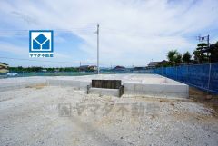 グレー・ブラウンを基調としたシンプルで飽きの来ない外観です。 建物ごとに間取りや色味が異なりますので、ぜひ一度現地で見比べてください＾＾