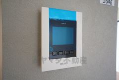 防犯性、セキュリティ対策に安心できるテレビモニター付きインターフォンです。セールスマン対策にもなり安心できます。