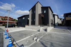 カースペースは2台付きです。 ご夫婦で1台ずつ所有できます。