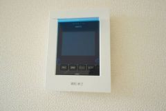 防犯性、セキュリティ対策に安心できるテレビモニター付きインターフォンです。セールスマン対策にもなり安心できます。