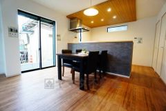 夏は強い日差しをカット、冬は暖かな遮熱高断熱型Low-Eガラスを採用。夏の強い日差しを約60%カットし、冷房効果を高めます。紫外線もカットするため紫外線による日焼けも抑制。