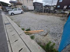 駐車スペースはゆとりある4台分を確保。マイカー用に、お客さま用に、余裕を持ってご利用いただけます^^