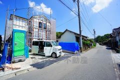 前面道路は公道西側約4.2ｍ。カースペース並列3台。WICとバルコニー2ヵ所有。イオン穂波ショッピングセンター徒歩4分＾＾車で約1分（300ｍ）お買い物に便利です＾＾