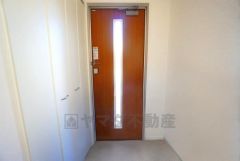 たっぷり収納できるシューズボックスです。家族全員の靴がきれいに整頓できます。玄関収納も問題ありません。