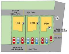 2号棟。カースペースは停めやすい並列駐車3台。
