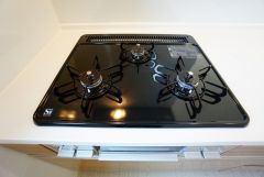同仕様写真。3口コンロなので、効率よくお料理が楽しめます。毎日のお料理も楽しくなりますね＾＾