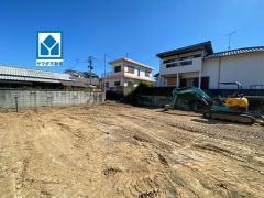 1号棟。須恵第三小学校まで徒歩約8分（約500ｍ）。お気に入りの家具とインテリアでステキな部屋を作りましょう。