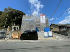 駐車スペースはゆとりある2台分を確保。マイカー用に、お客さま用に、余裕を持ってご利用いただけます。