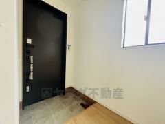 たっぷり収納できるシューズボックス付きです。家族全員の靴がきれいに整頓できます。