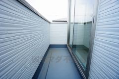 同仕様写真。お洗濯物も気持ちよく干せそうです。 テーブルとイスを置いてカフェタイムや日光浴、星を眺めたりも良いですね^^