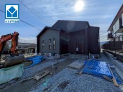 スーパー・コンビニ・ドラッグストアまで徒歩6分圏内。周辺環境充実＾＾