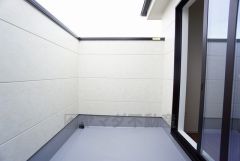 お洗濯物を干すスペースとしても十分な広さがあります。  お天気の良い日はお洗濯物がよく乾きそうな日当たり良好のバルコニーです＾＾