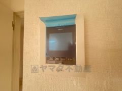 防犯性、セキュリティ対策に安心できるテレビモニター付きインターフォンです。セールスマン対策にもなり安心できます。