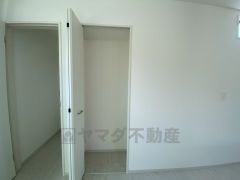 キッチン横パントリー収納。食器やキッチン用品、食料品の保存に便利です＾＾高さのある物もスッキリ収納できます＾＾