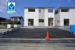 1号棟。JR篠栗線「篠栗」駅まで徒歩約12分（900ｍ） 北勢門小学校まで徒歩約15分（1.1ｋｍ）