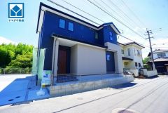 西鉄バス永原停まで徒歩2分。コンビニまで徒歩6分。並列駐車4台。南庭付き。