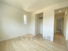 各部屋に収納が完備されているので、お荷物が多くなっても安心の設計です。