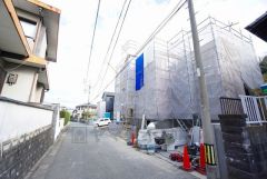 前面道路は、公道西側約4.6ｍ、私道北側4.6ｍ。車通りが少ないため小さなお子様がいるご家庭でも安心です＾＾