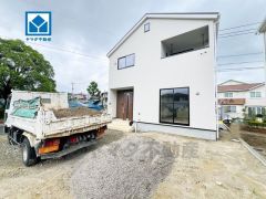 敷地面積広々108.27坪＾＾角地で陽当たり、風通し良好。 スーパー・ドラッグストア徒歩5分圏内。コンビニ徒歩15分。周辺環境充実。