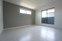 2面採光を確保した明るい室内は、風通しも良く、大変居心地の良い空間となっております。爽やかな風を感じて起きる朝は、快適生活の始まりに。