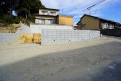 駐車スペースはゆとりある2台分を確保。マイカー用に、お客さま用に、余裕を持ってご利用いただけます。