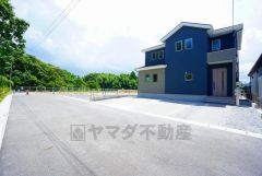 前面道路は6ｍ以上と駐車がスムーズにできます＾＾