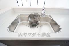 広々とした凸型シンクに洗剤ポケットを標準装備。大きなお鍋など洗いやすいです。