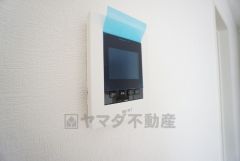 防犯性、セキュリティ対策に安心できるテレビモニター付きインターフォンです。セールスマン対策にもなり安心できます。広々とした凸型シンクに洗剤ポケットを標準装備。大きなお鍋など洗いやすいです。