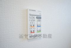 浴室暖房乾燥機には、暖房、乾燥、涼風、換気の4つの機能が付いています。タイマー付きです。