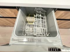 食事の後の手間を解消する食器洗い乾燥機を標準装備。手洗いよりも断然節約でき、節水で自然にもやさしいです。