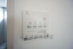 浴室暖房乾燥機には、暖房、乾燥、涼風、換気の4つの機能が付いています。タイマー付きです。