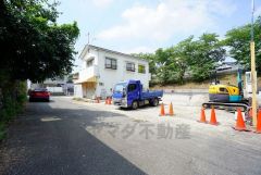 前面道路は交通量が少なく、小さなお子様がいるご家庭も安心です。