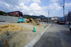 前面道路は6ｍと駐車がスムーズにできます＾＾ 居住者のみの通行で交通量が少なく小さなお子様がいるご家庭も安心です＾＾