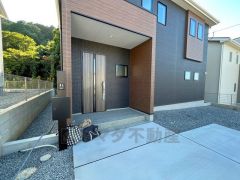 奥まって設置されており、雨にも濡れにくくなっています。