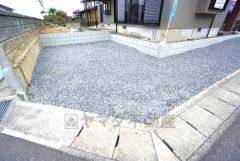 お庭には水道も完備してあるので、小さなお子様用のプールなど、大活躍すること間違いなし。ペットを飼われているご家族様にもオススメです＾＾