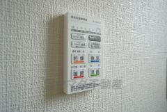 浴室暖房乾燥機には、暖房、乾燥、涼風、換気の4つの機能が付いています。タイマー付きです。